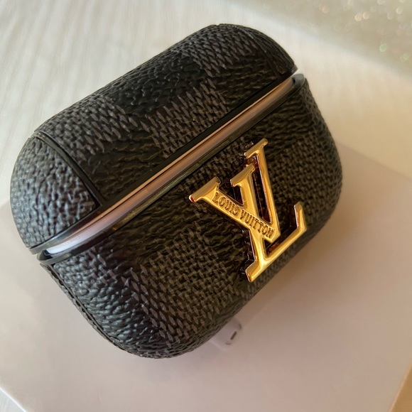 For Apple AirPods PRO 3rd & 4th gen case cover & Clip - Picture 1 of 13